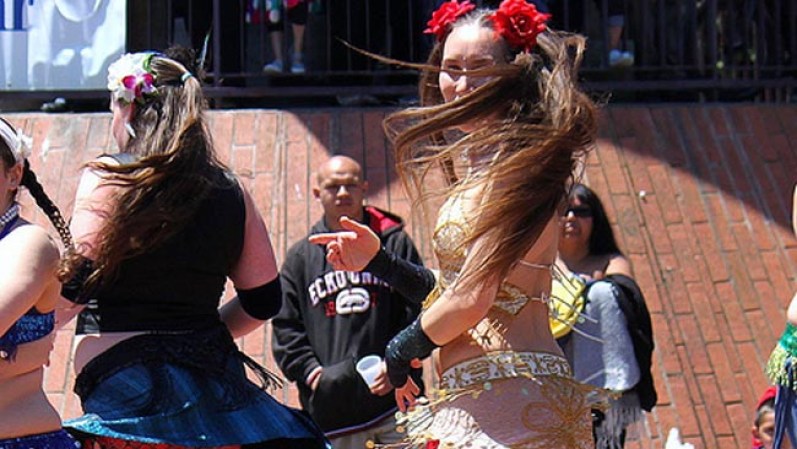 Bailar y celebrar es la premisa.