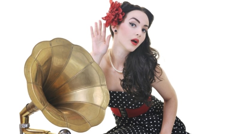 Vestidos de lunares. Este tipo de ropas de los 50´s es una clave del look Pin up. Lánzate a las tiendas Vintage de tu ciudad y no tardarás en dar con prendas que potencien tu aspecto retro.