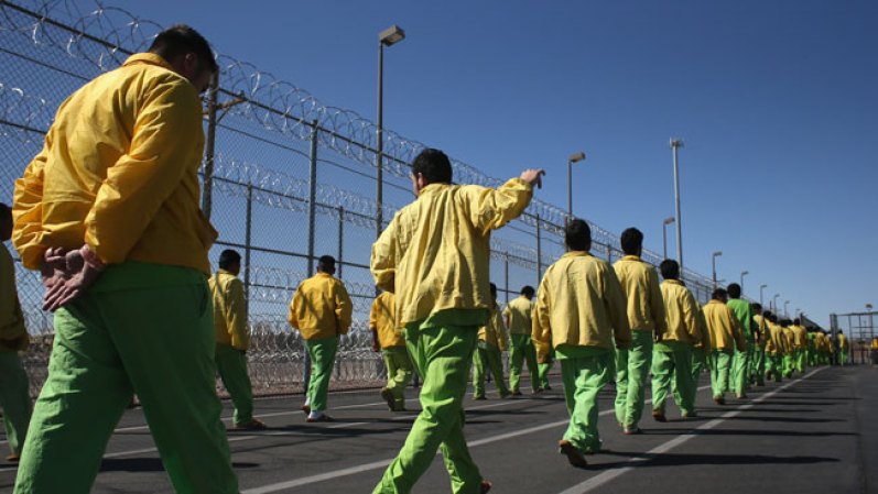 El tiempo promedio de un detenido por no estar autorizado a vivir y trabajar en Estados Unidos, es de 31 días, según el mismo informe de AP.