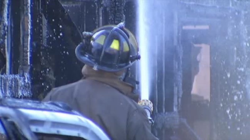 El departamento de bomberos sigue investigando que fue lo que ocasionó este incendio.