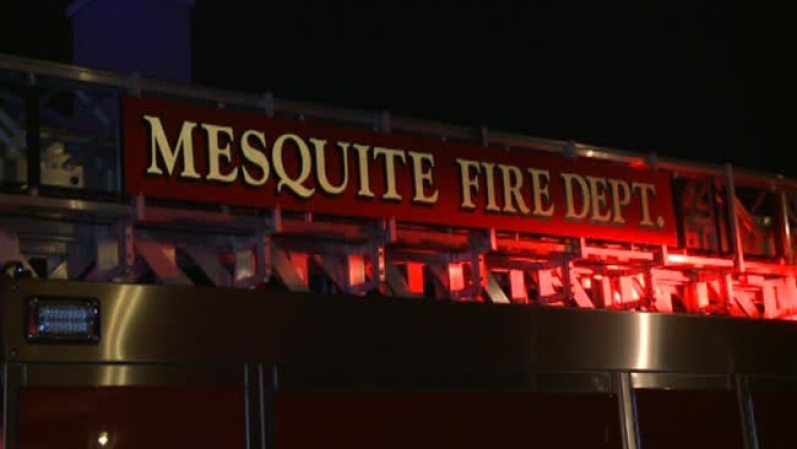 Marzo 2013 – El departamento de bomberos de Mesquite acudió a apagar un incendio en una unidad habitacional.