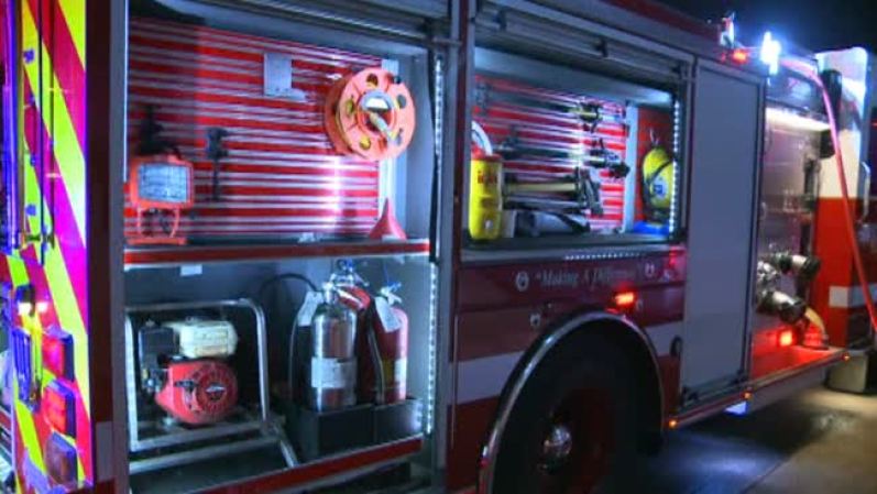 El incendio empezó en la unidad del segundo piso y se trasladó al departamento inferior.