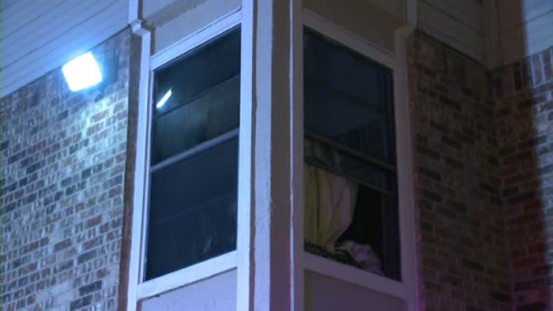 El edificio fue evacuado y hasta el momento no se han reportado personas heridas.