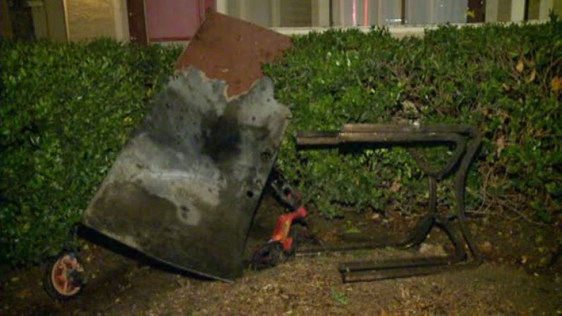 Un incendio consumió dos departamentos ubicados en el 2101 Pinehust Ln en Mesquite.