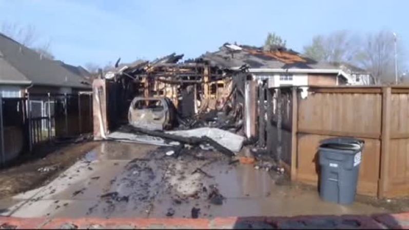Marzo 2013 – Un hombre acorralado por la policía es acusado de utilizar explosivos dentro de una casa.