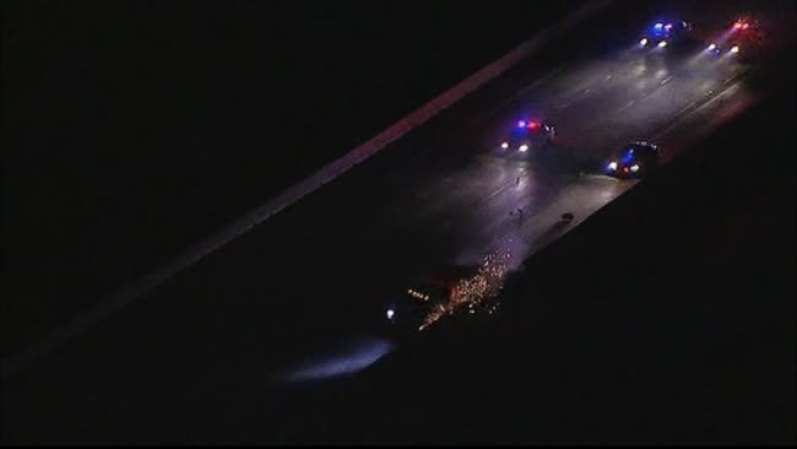 La camioneta finalmente se detuvo cuando golpeó una barrera de protección en la autopista I-30 cerca de Rockwall.
