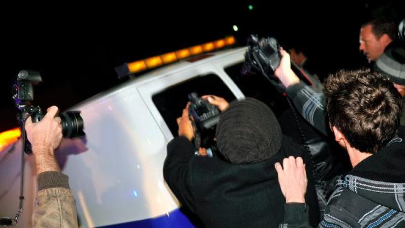 Temprano por la tarde salió una ambulancia del hotel Beverly Hilton, la cual fue seguida por papparazzis al creer que la cantante se encontraba dentro.
