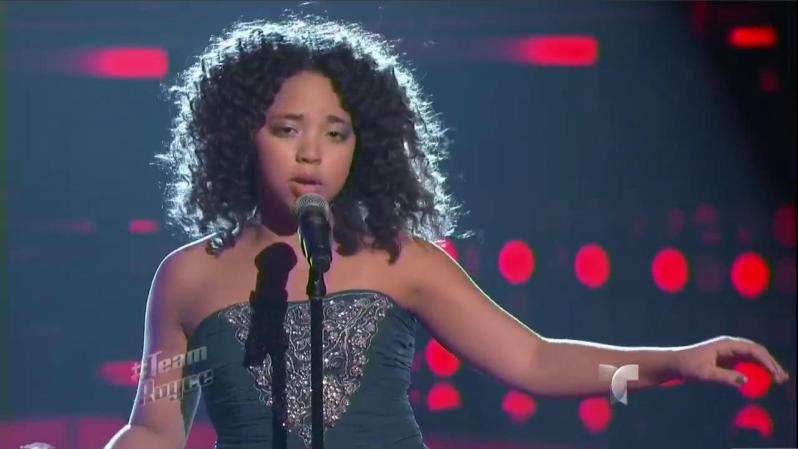 Paola destacó cantando el tema de Selene " No me queda más"