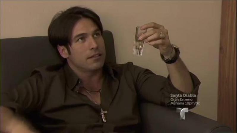 El doctor que operará a Aurelio le dice que deje de beber, ya que están a punto de operarlo. Chacorta y Heriberto a verlo.