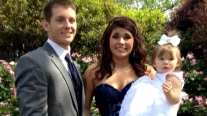 9 DE JULIO, 2014- Una joven madre y su novio se encuentran tras las rejas con diferentes cargos en relación a la muerte de una bebé de 19 meses.