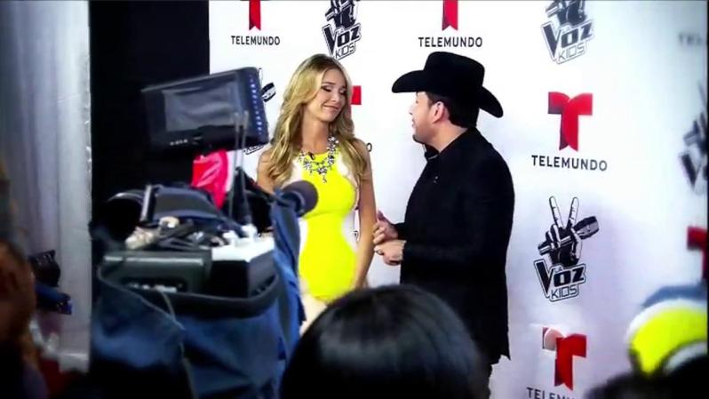 El "coach" Roberto Tapia a su llegada a la alfombra roja.