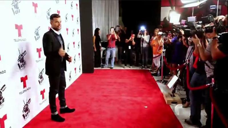 El invitado estrella de la noche, Ricky Martin, fue uno de los primeros en llegar a la alfombra roja.