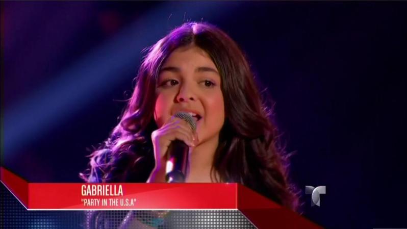 Gabriela Rebolledo Portelli de 10 años cantó la alegre canción “Party in the USA”. Si bien la interpretó perfectamente, los coaches le pidieron que se presente el año próximo.