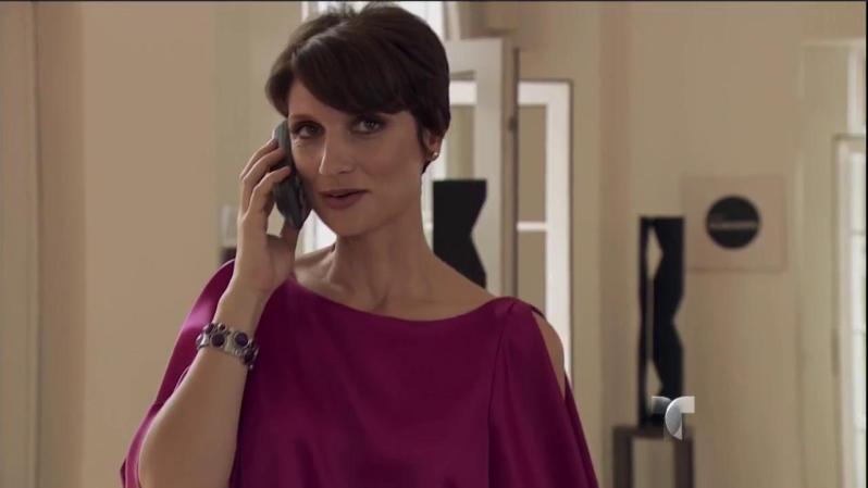 Aurelio le avisa a Irina que ya quedó el "encargo" de su amigo.