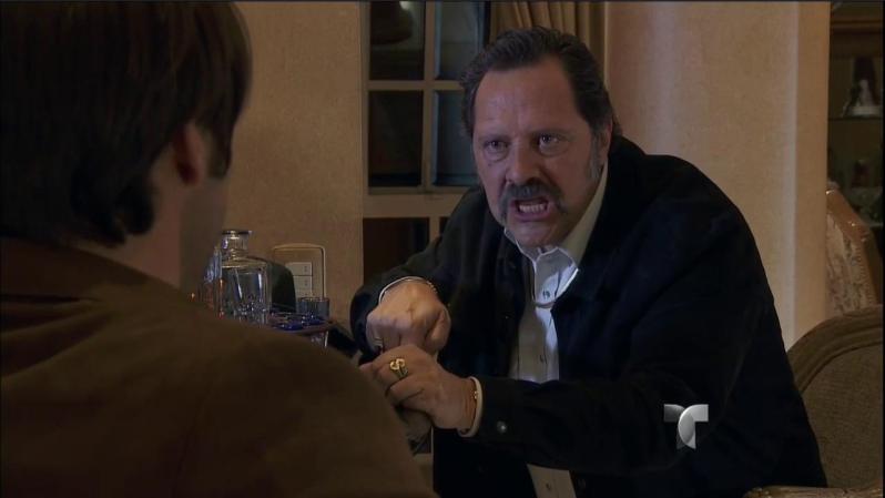 Don Cleto trata de darle consejos a Aurelio