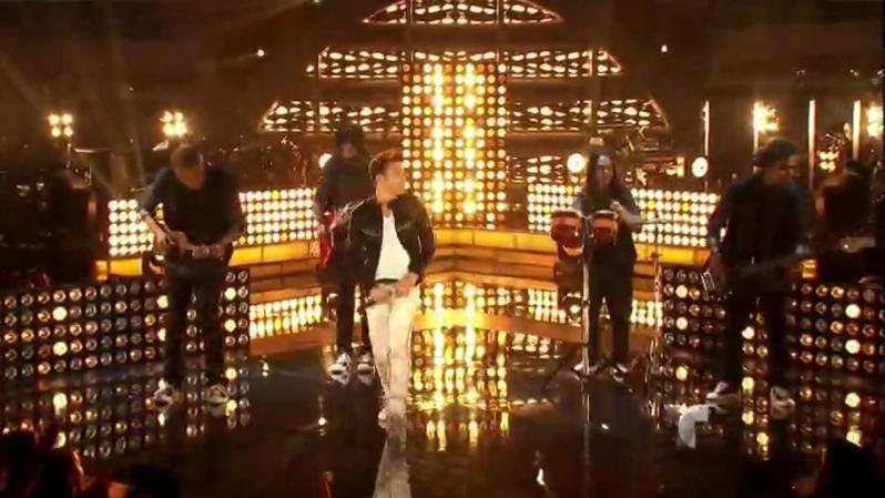 Prince Royce también anima al escenario a ritmo de bachata