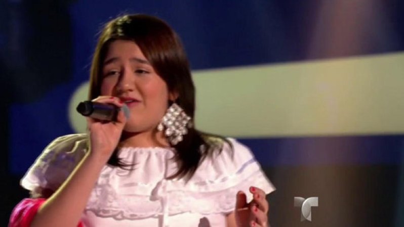 Laura de 13 años, de Chicago interpretó "Te solté la rienda". Paulina, Prince Royce y Roberto Tapia pelearon por su voz, y para sorpresa de muchos, la jovencita escogió al team Royce.