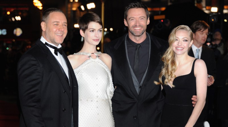 Russell Crowe, Anne Hathaway, Hugh Jackman y Amanda Seyfriend asisten al estreno de "Los Miserables" en Inglaterra.