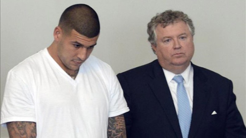Aarón Hernández busca aplazar caso