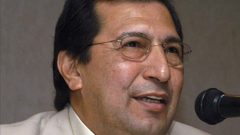 Adan Chávez negó que esté en coma como lo ha afirmado la "guerra sucia" mediática generada entorno a su salud.