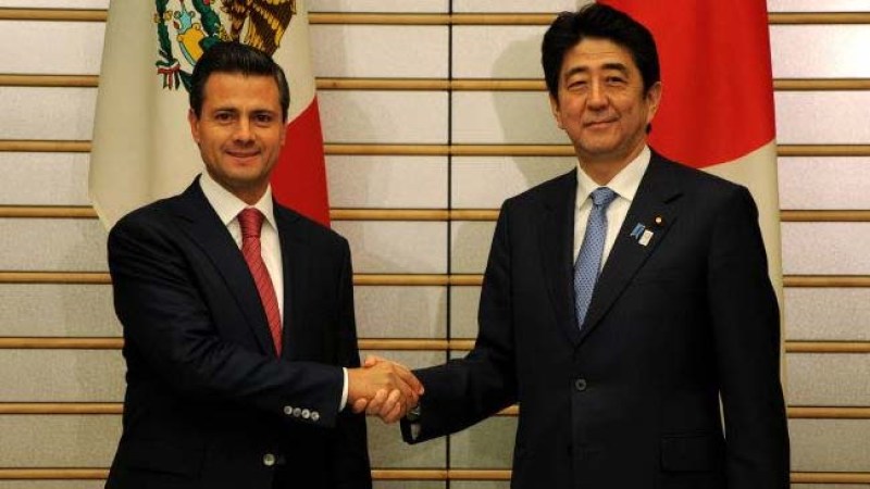 Enrique Peña nieto con el emperador de Japón Akihito en su gira por Asia.