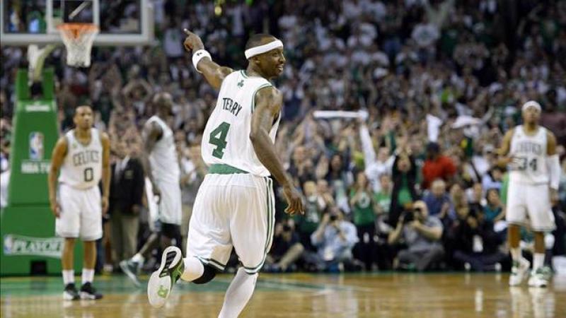 Celtics evitan barrida de los Knicks