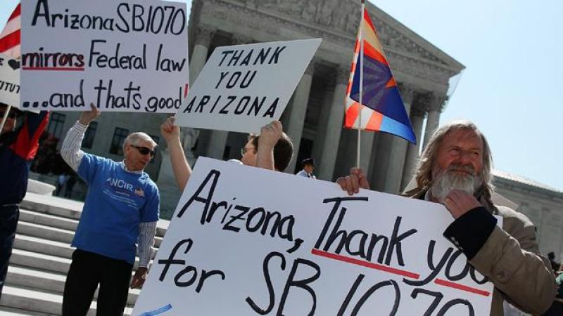 El debate de la ley de Arizona y en consecuencia, su repercusión en los otros estados y el resto del país tienen lugar en un año electoral, y donde el enfoque de ambos partidos, demócrata y republicano tiene que ver con el voto hispano. Este es un tema migratorio que afecta directamente a los latinos y sus familias.