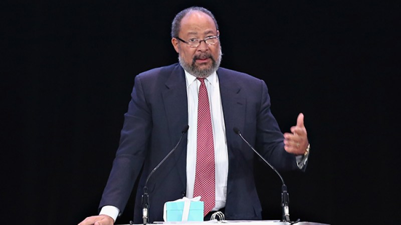 NEW YORK, NY - APRIL 28: Presenter Richard Parsons speaks during the 2014 Matrix Awards at The Waldorf Astoria on April 28, 2014 in New York City. (Photo by Cindy Ord/Getty Images)