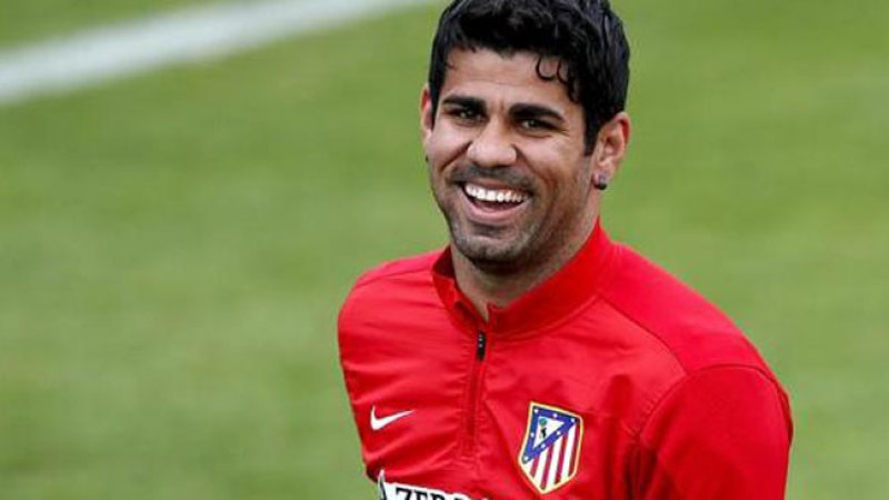 El delantero brasileño Diego Costa, ahora nacionalizado español, decidió ponerse la camiseta de 'La Roja', a pesar de que lo querían ver jugar con la verdeamerela. Estos son algunos futbolistas que juegan por otro país diferente al que los vio nacer.