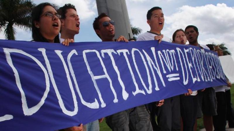Jóvenes indocumentados luchan por resolver la situación en la que se encuentran al ser ingresados por sus padres al ser menores de edad.