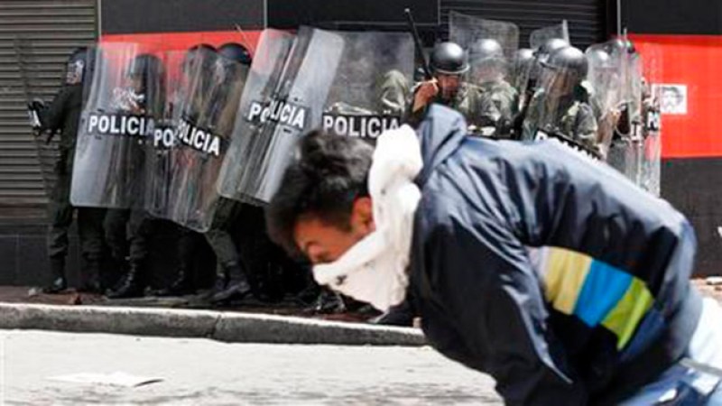 Encapuchados se cuelan en huelga