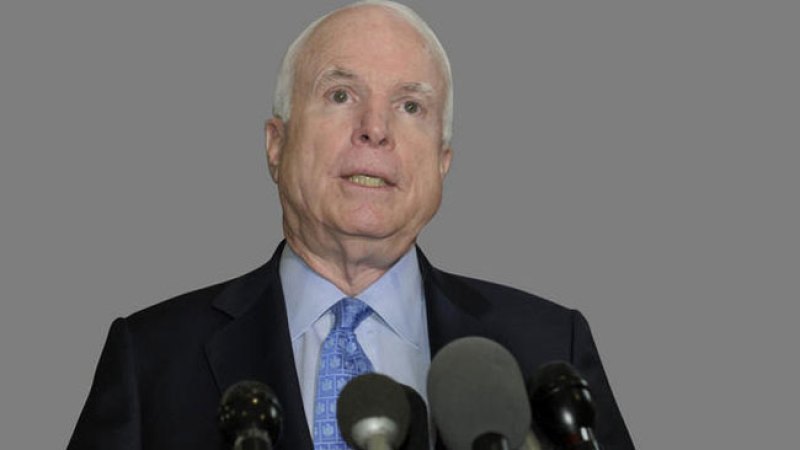 McCain los seguirá llamando "ilegales"