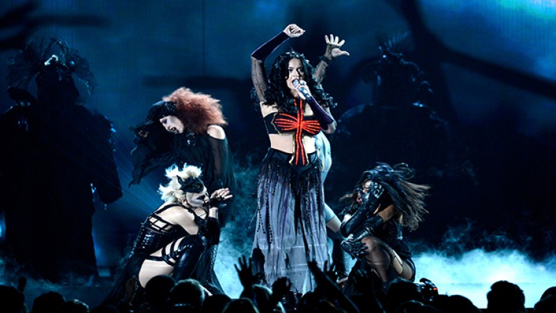 Katy Perry ha sido acusada de pertenecer a los Illuminati, una supuesta secta satánica, tras su presentación en la entrega de los Grammy.