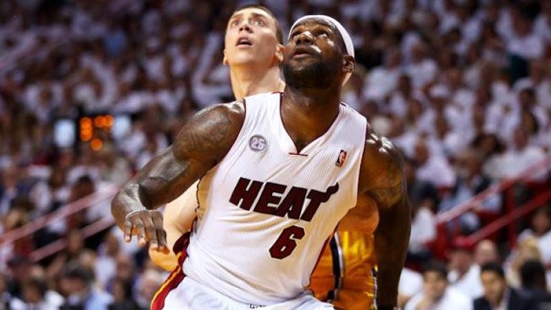 LeBron James aplasta a los Pacers