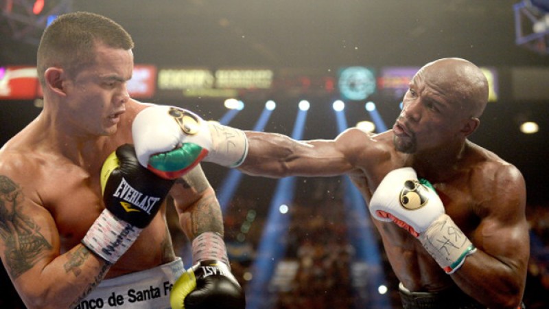 Mayweather gana a Argentino Maidana