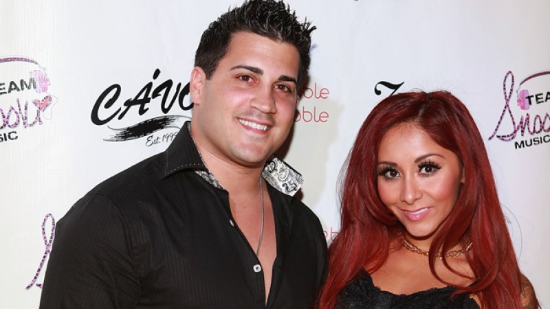 Nicole "Snooki" Polizzi y su prometido Jionni LaValle.