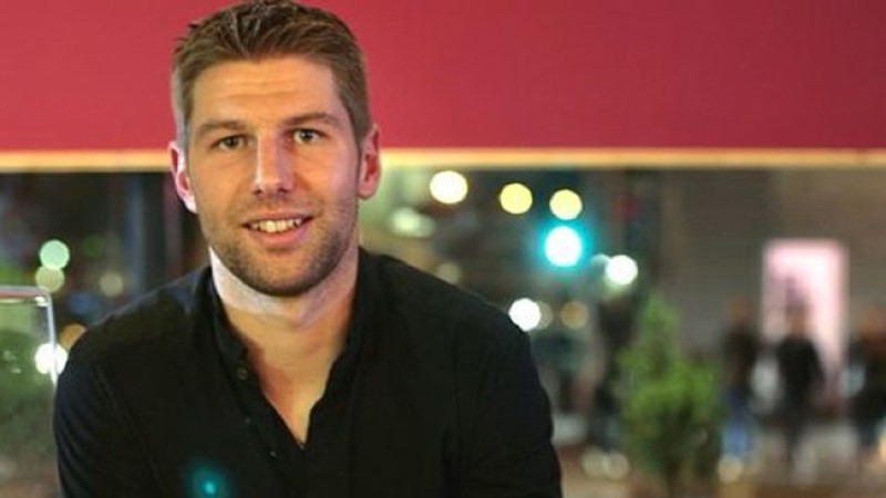 Astro del fútbol revela ser gay