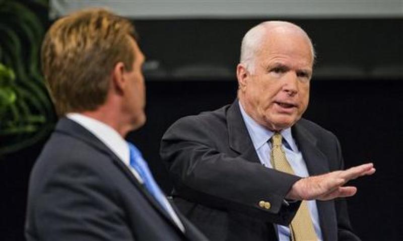McCain apoya camino a la ciudadanía