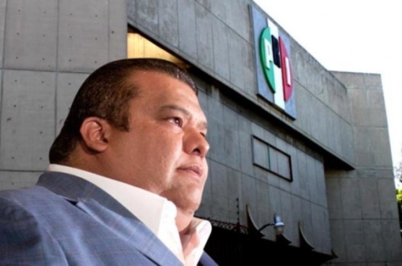 Renuncia líder del PRI tras escándalo