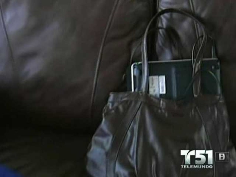 También su bolso con una computadora dentro.