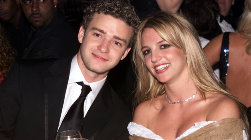 Britney Spears aseguraba que era virgen cuando salía con Justin Timberlake. Se supo después por la propia cantante que no era cierto. Su mamá además escribió en su libro de memorias que su famosa hija perdió la virginidad con un jugador de futbol.