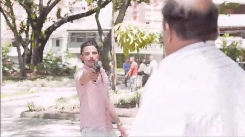 Quien manda a sus hombres a buscarlo.