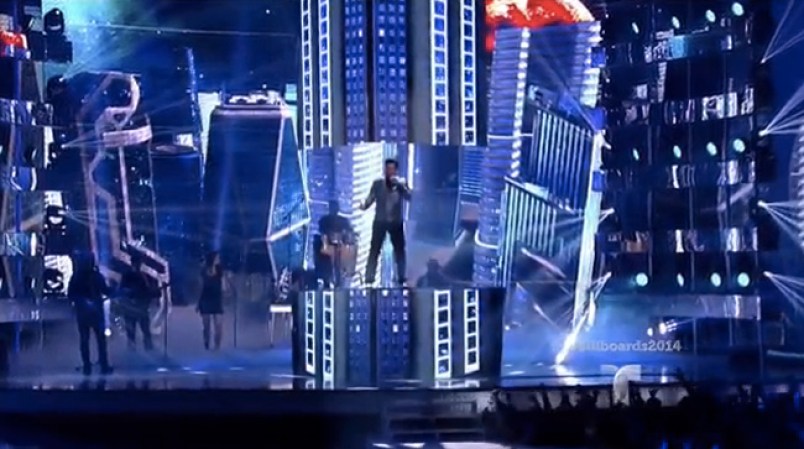 Una de las actuaciones más esperadas fue la de Chayanne, quien estrenó su tema "Humanos a Marte"