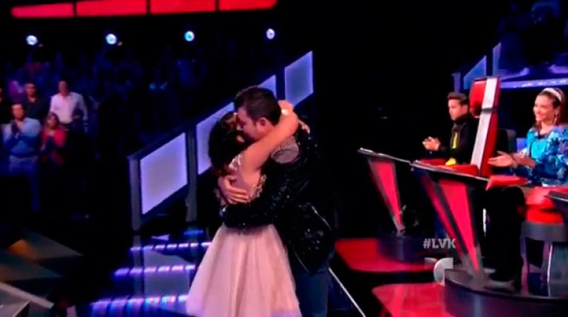 Tapia felicita a Gilmarie tras ganar la batalla y pasar a la gran final.