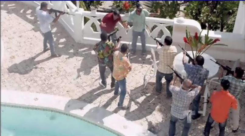 Y los capturan para llevárselos a su patrón.