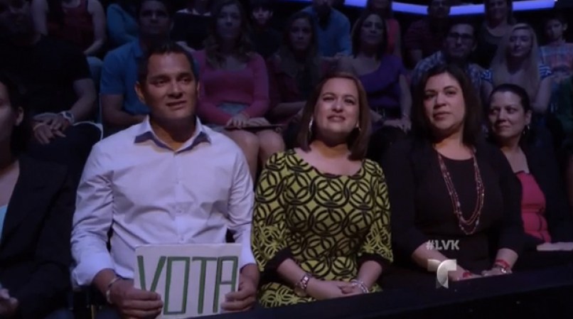 Su familia orgullosa de su pequeño charro.