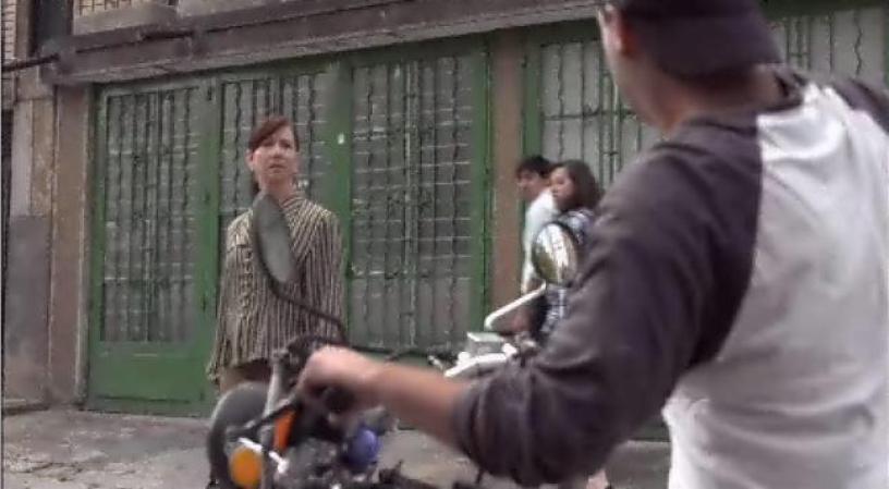 Marino se acerca a la Magistrada Magdalena Espinoza.