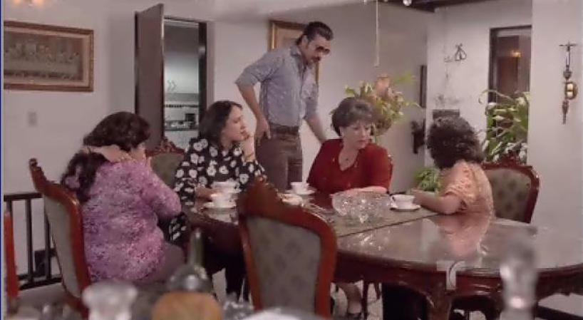 Tras el atentado Patricia y los niños se van a vivir a casa de Fabio, su hermano.