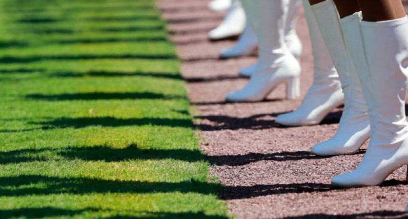 Las porristas de la NFL y del "football" universitario asombran con su belleza y su energía.