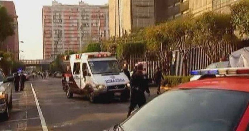 Aún hay personas atrapadas bajo los escombros.